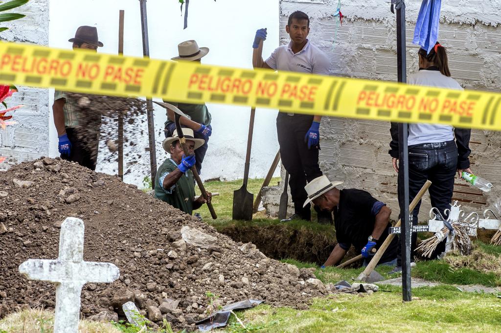 Exhuman 54 cuerpos de víctimas de ejecuciones en Colombia