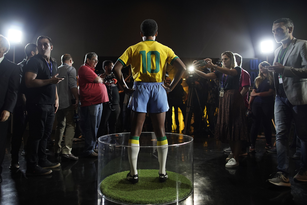 Pelé, ausente en develación de estatua
