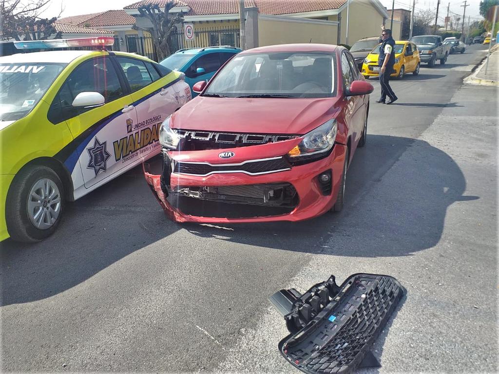 Choque de tres vehículos deja un lesionado en Torreón
