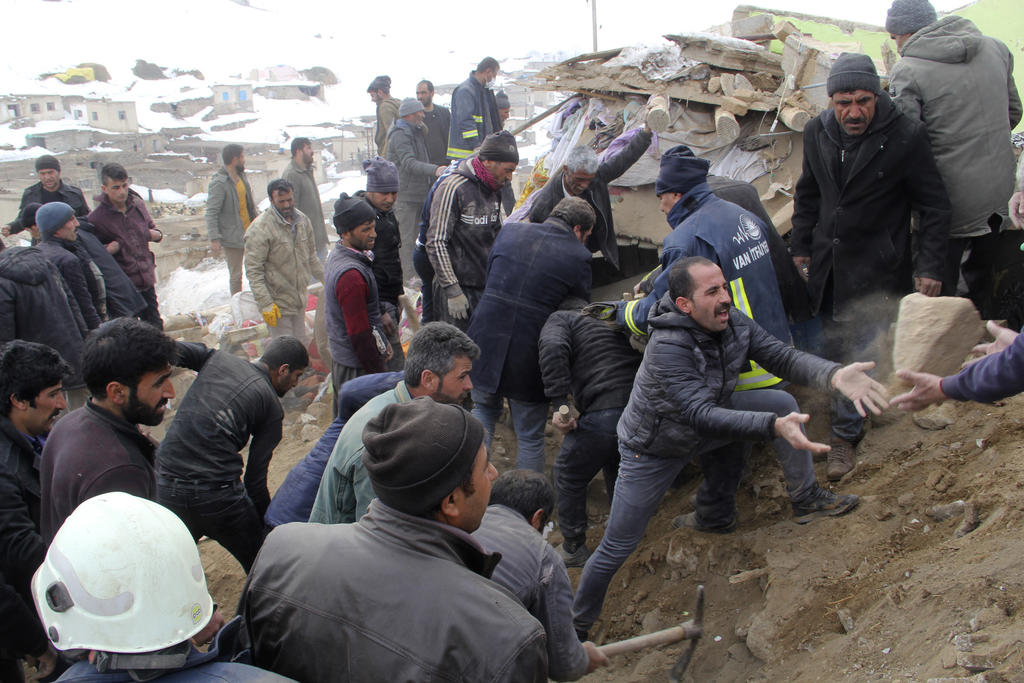 Terremoto con epicentro en Irán deja 9 muertos en Turquía