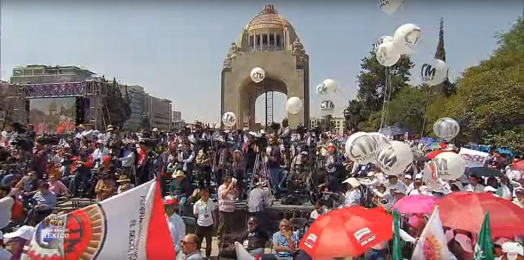 Encabeza AMLO aniversario 84 de la CTM en el Monumento a la Revolución