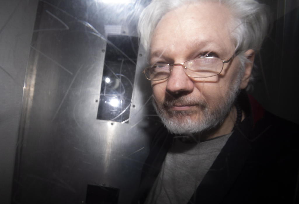 Comparece Julian Assange ante corte de Londres