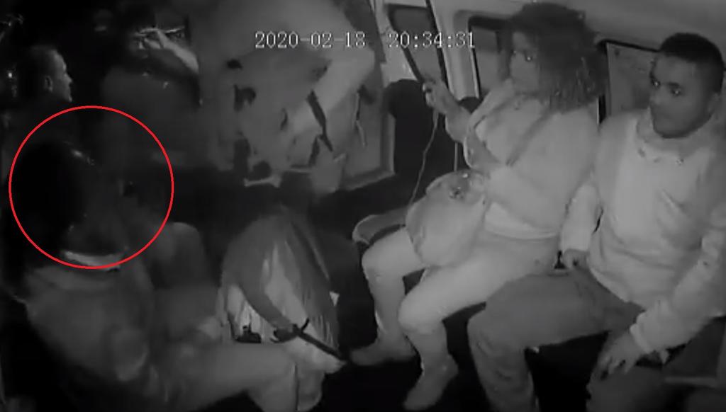 VIDEO: Durante asalto en combi, golpean a mujer y roban todas sus pertenencias