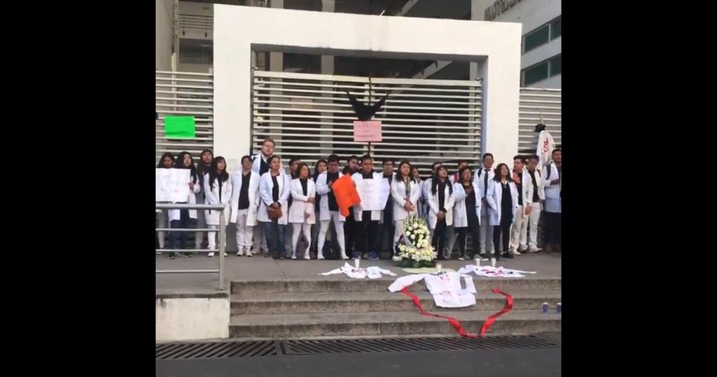 Estudiantes protestan tras asesinato de universitarios en Puebla