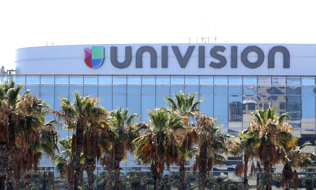 Vende Televisa mayoría de Univision a grupo inversor