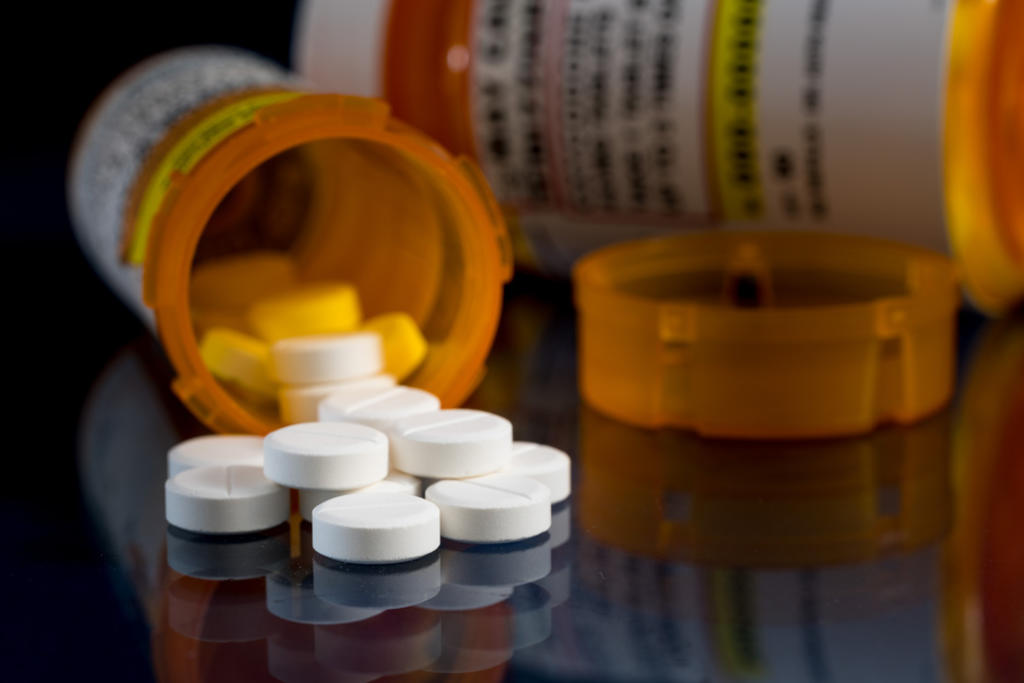 Farmacéutica de EUA llega a acuerdo en crisis por opioides