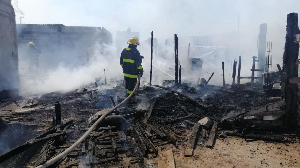 Incendio consume 16 jacales en la colonia Valle la Rosita de Torreón
