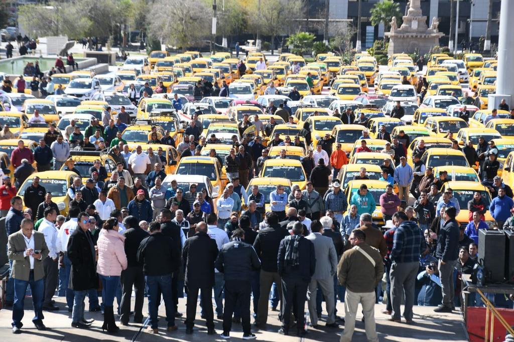 Exigen taxistas 'meter en orden' a Didi y Uber en Torreón