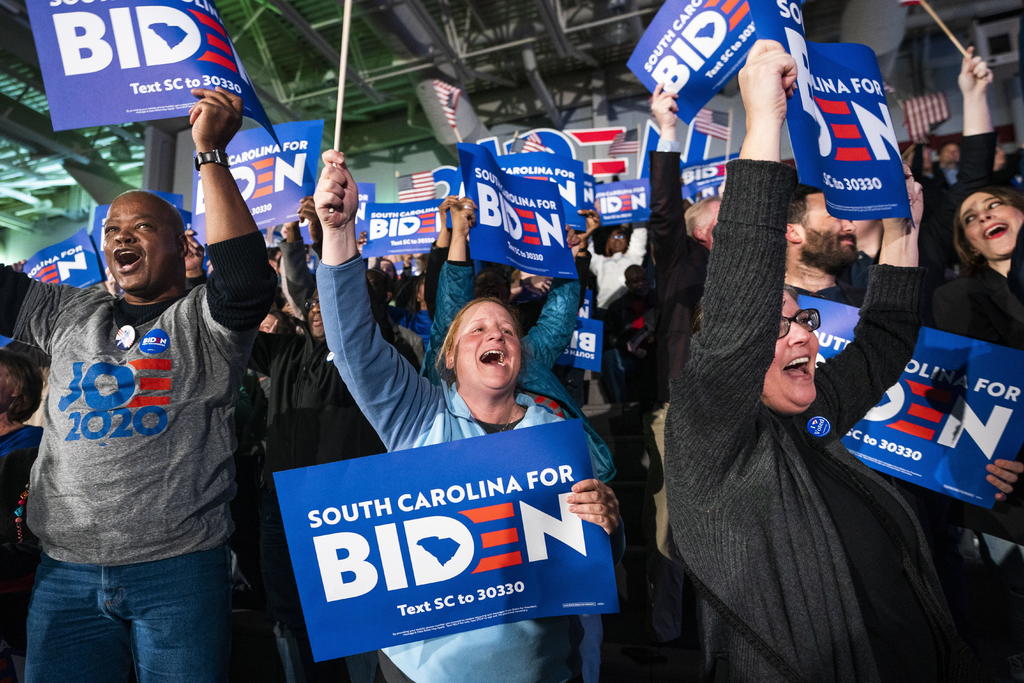 Biden gana las primarias demócratas de Carolina del Sur, según proyecciones