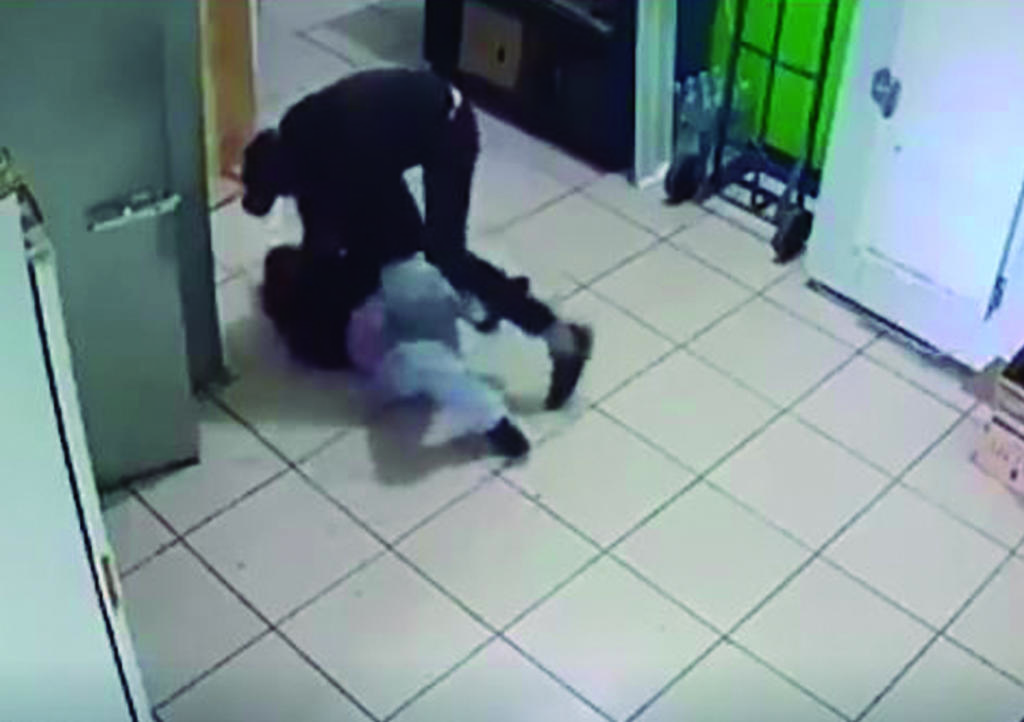 Arrestan a hombre luego de difundir video de abuso a trabajadora de expendio