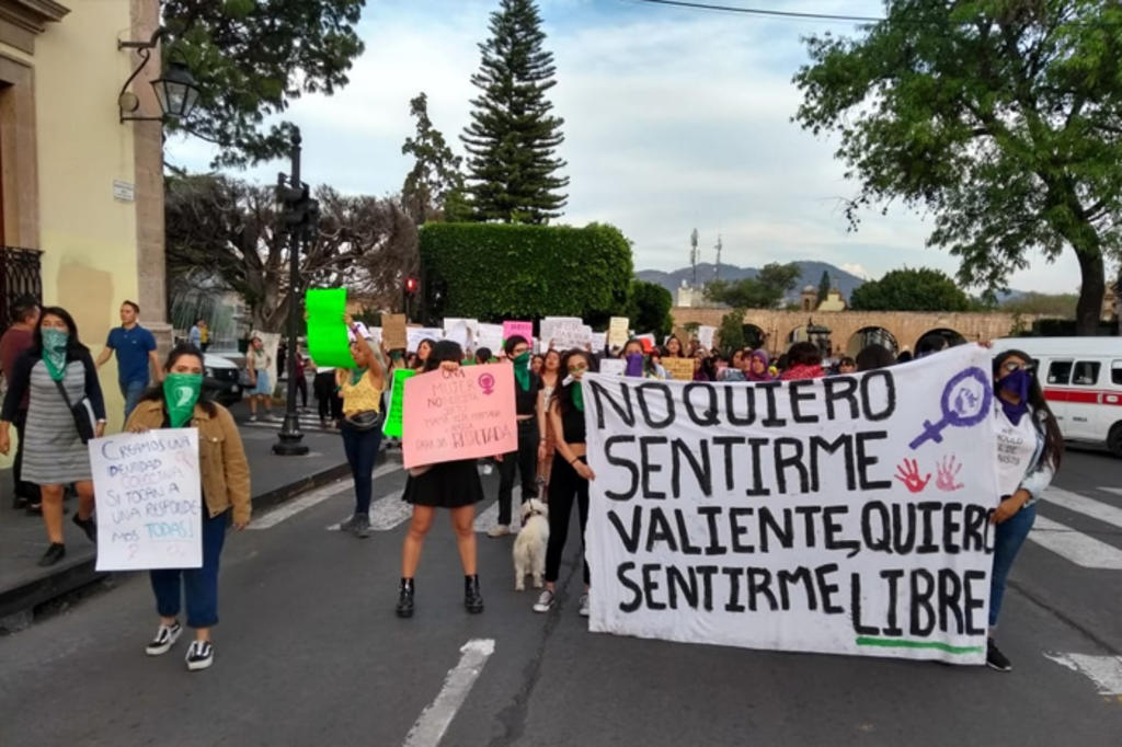 Mujeres protestan contra autoridades eclesiásticas en Michoacán