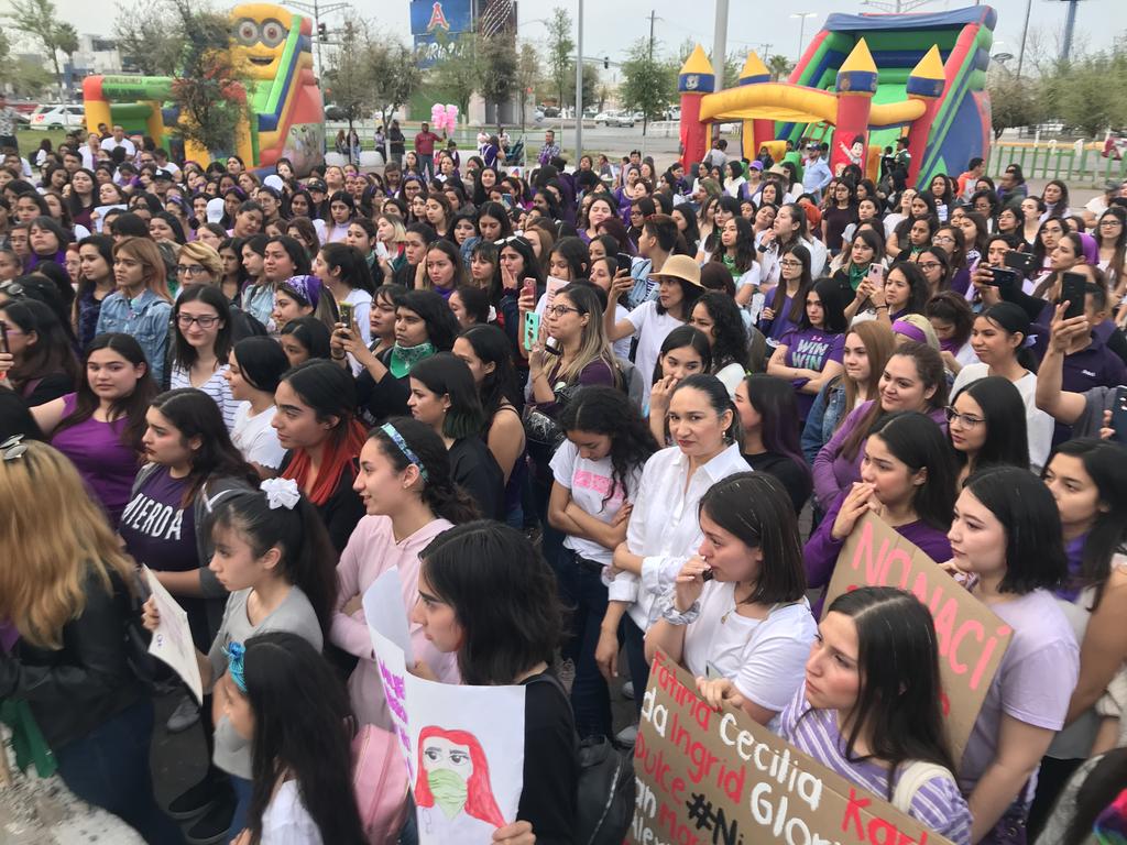 Marchan mujeres contra violencia de género en Monclova
