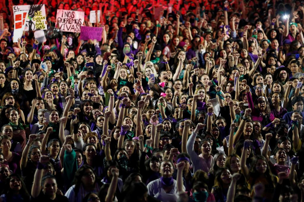 Miles de mujeres salen a las calles en todo México contra los feminicidios