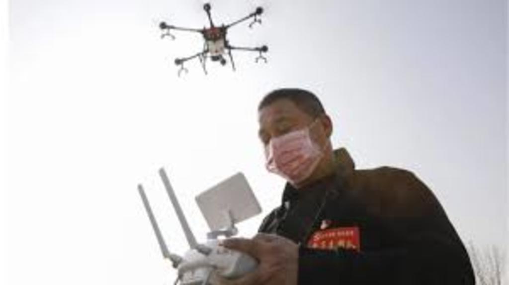 Drones, coches-termómetro y macrodatos, aliados de China para frenar al coronavirus