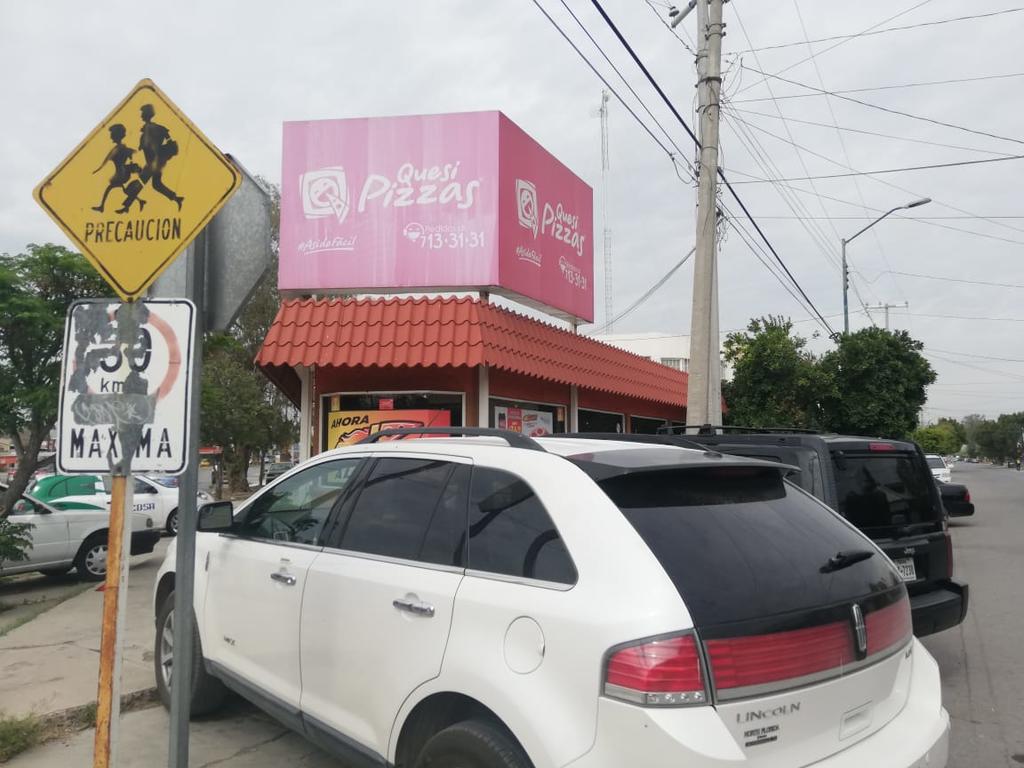 Sujeto armado asalta pizzería de Torreón