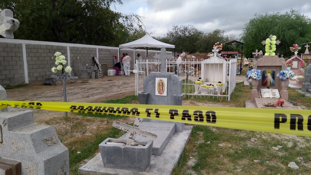 Sin resultados aún, tras exhumación masiva en panteón La Paz