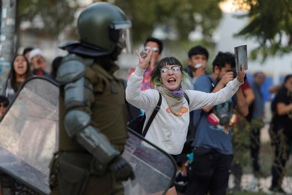 Estudiantes y sindicatos protestan en Chile contra Piñera