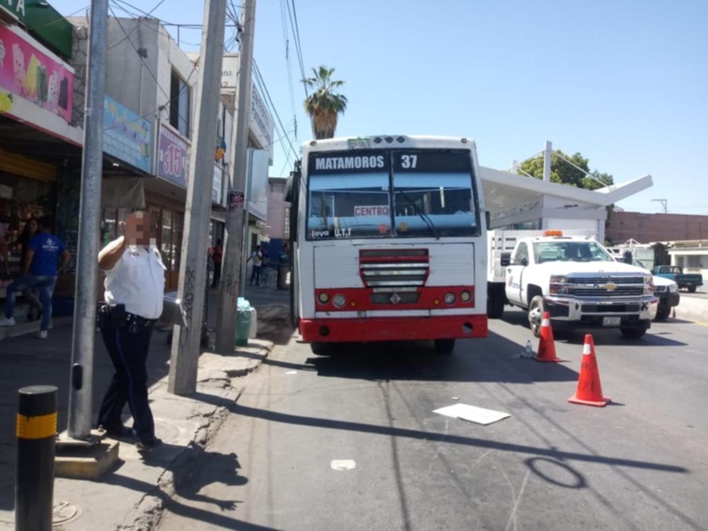 Muere en Torreón hombre atropellado por autobús