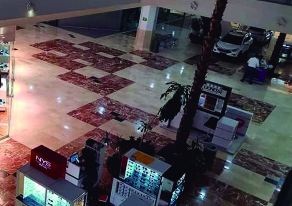 Sorprende centro comercial de Torreón 'vacío' ante contingencia