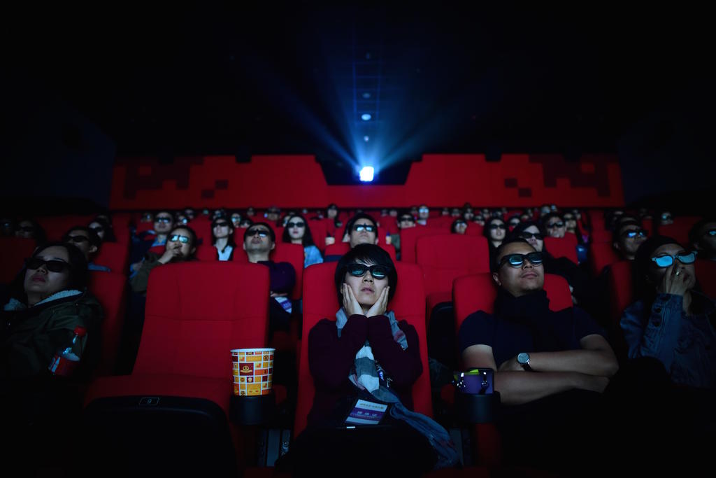 Reabren más de 500 cines en China tras amenaza de COVID-19