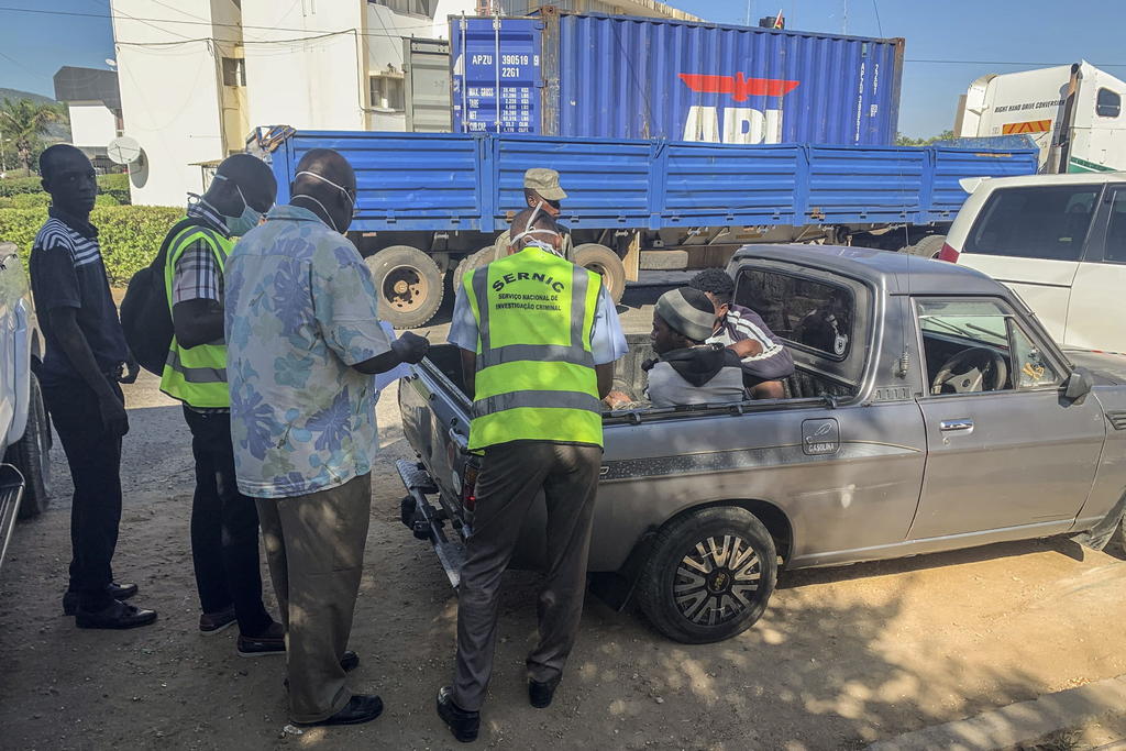 Encuentran a 64 inmigrantes muertos en camión de carga en Mozambique