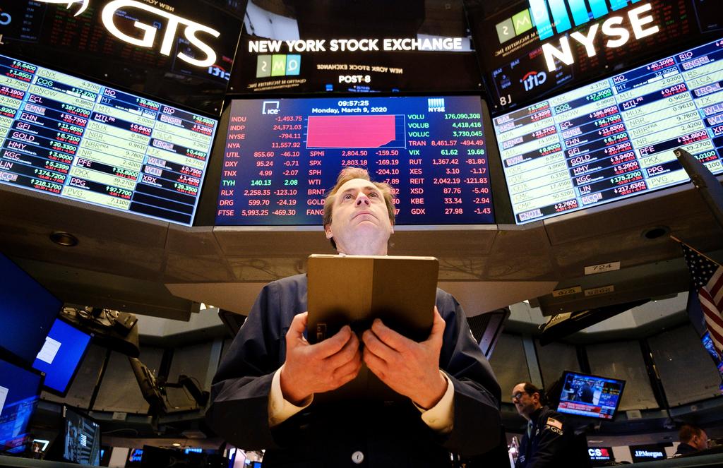 Cierra Wall Street en verde; Dow Jones recupera un 20 % en solo tres días