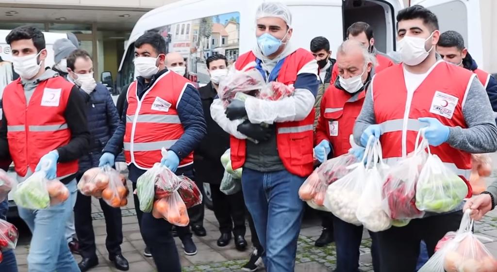 VIRAL: Chef turco dona más de 3 mil kilos de comida a ancianos en cuarentena