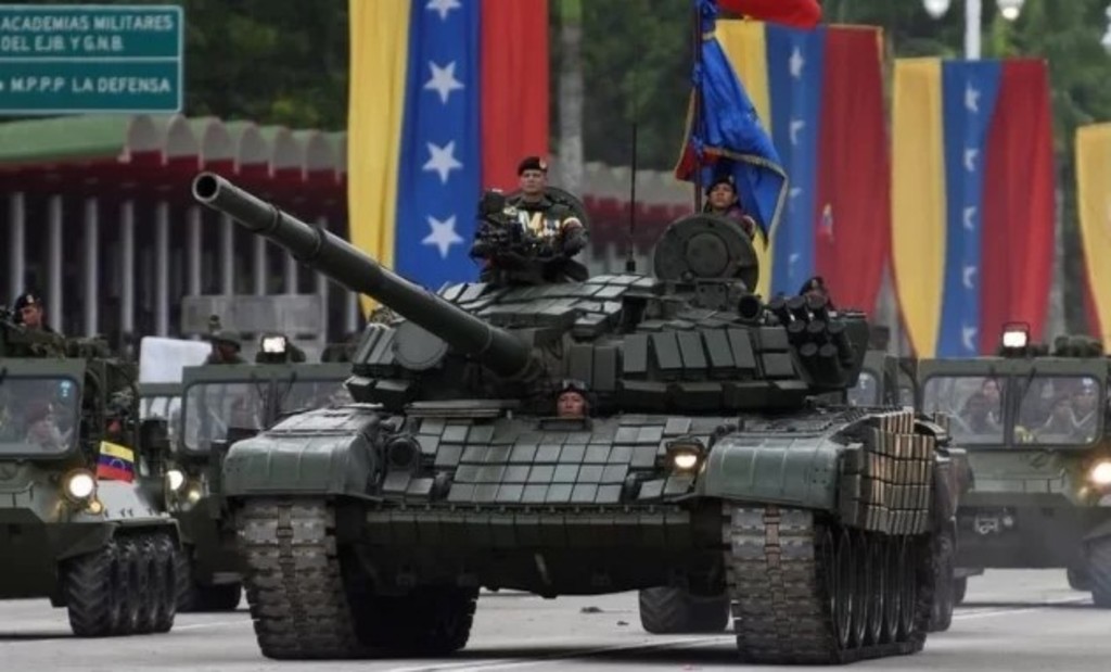 Ratifica Ejército lealtad a Maduro