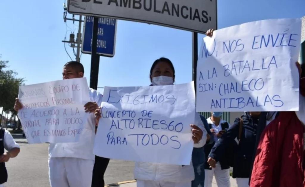 Protestan médicos y enfermeras en Toluca