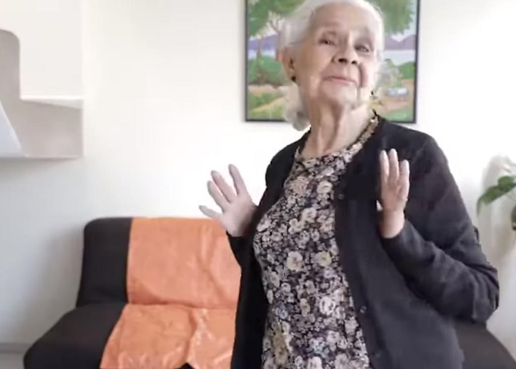 Abuelita se hace YouTuber para dar tips y proteger a los 'suyos' del COVID-19