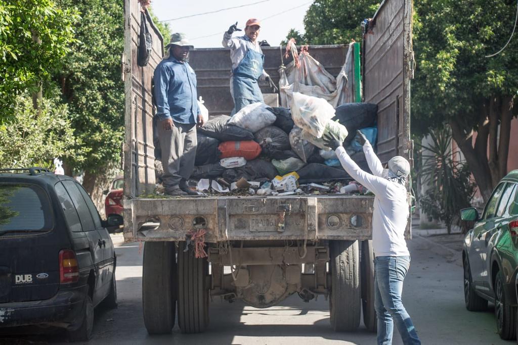 Regresa servicio municipal de limpieza a las calles de Lerdo