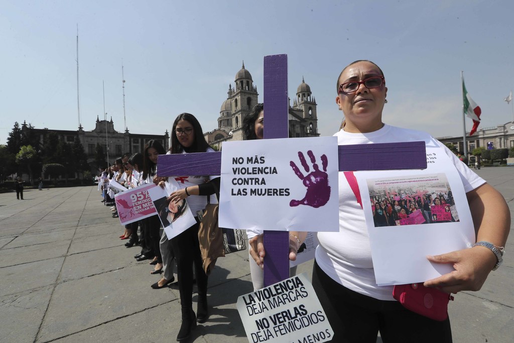 Sin fecha para indagar feminicidios en México