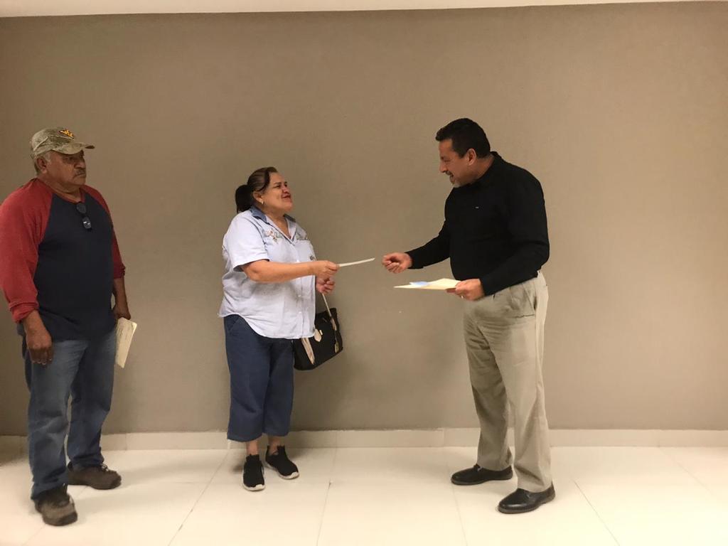 Entregan cheques por más de 115 mil pesos del seguro de vivienda en Piedras Negras