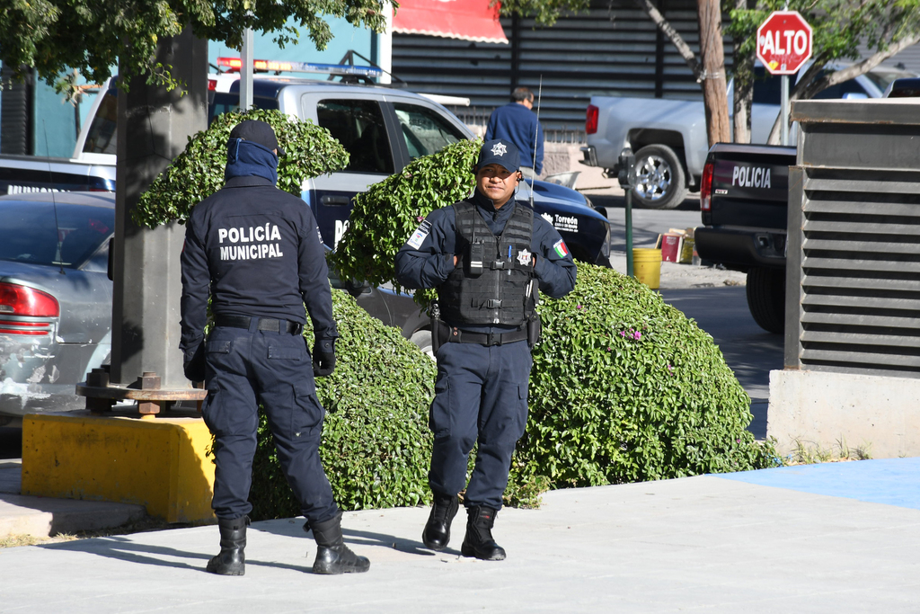 Aseguran en Torreón a dos hombres con unidades robadas