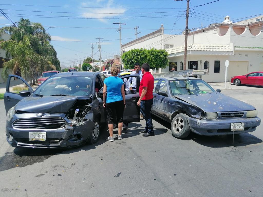 Choque en la zona Centro de Torreón deja daños por 80 mil pesos