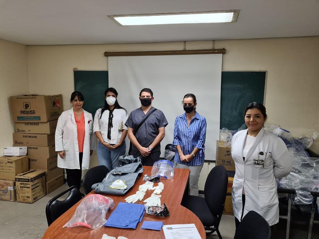 Entregan equipo a médicos por contingencia sanitaria en Torreón
