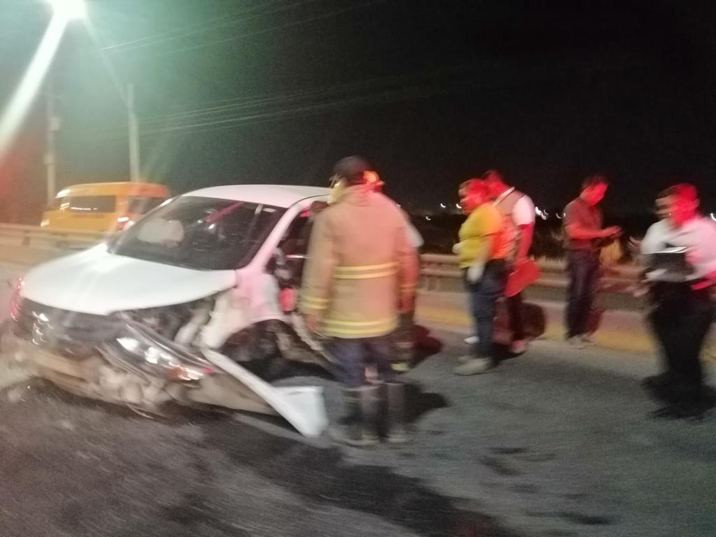 Conductor ebrio causa fuerte choque en el puente Las Américas de Torreón