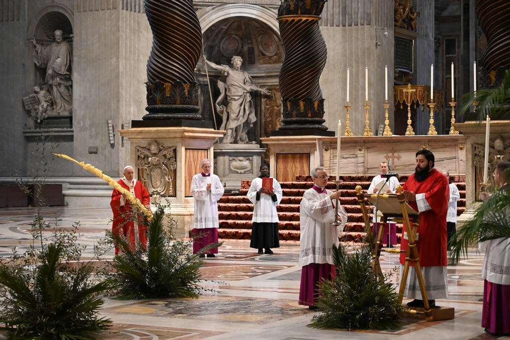 Sin fieles, Papa Francisco celebra el Domingo de Ramos