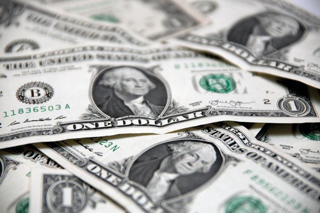 Alcanza dólar nuevo máximo histórico tras mensaje de AMLO