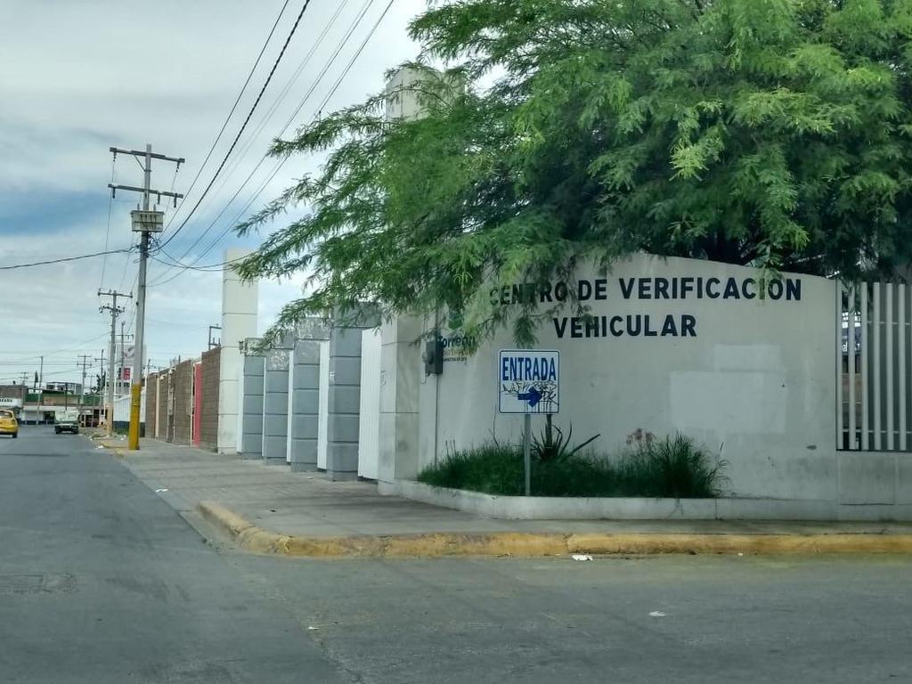Centro de Verificación Vehicular de Torreón detiene actividad por COVID-19