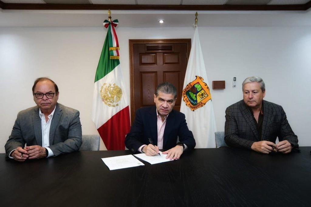 Firma Coahuila decreto para manejo y disposición de cadáveres por COVID-19