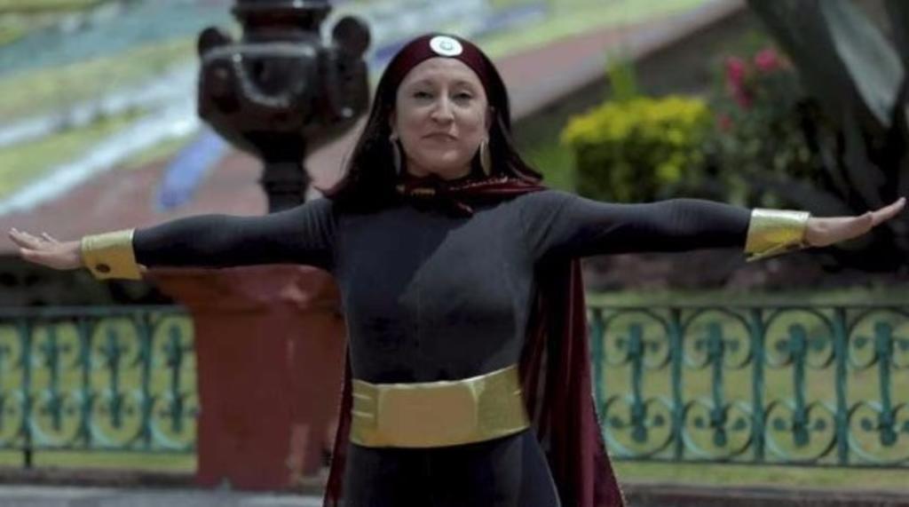 Alcaldesa de Metepec sorprende con disfraz de Susana Distancia