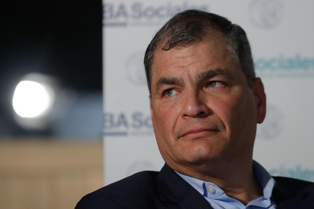 Condenan a 8 años de prisión al expresidente ecuatoriano Rafael Correa