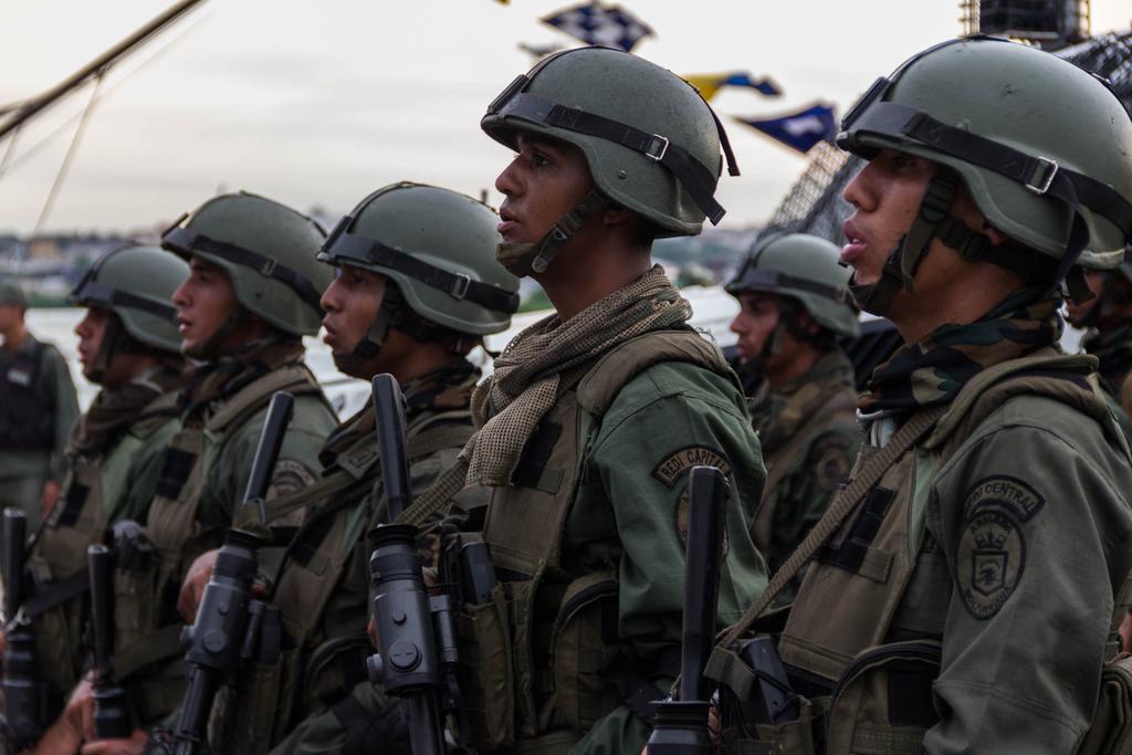 Envía Venezuela 2,350 militares a la frontera con Colombia