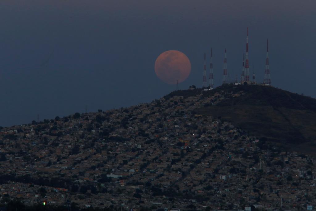 'Luna rosa de abril' coincide con superluna; NASA exhorta a admirar evento