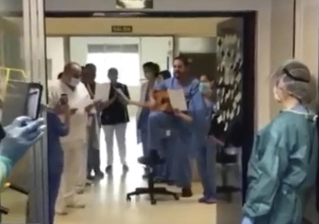 ¿Médicos interpretando 'Resistiré' son de un hospital de Torreón?