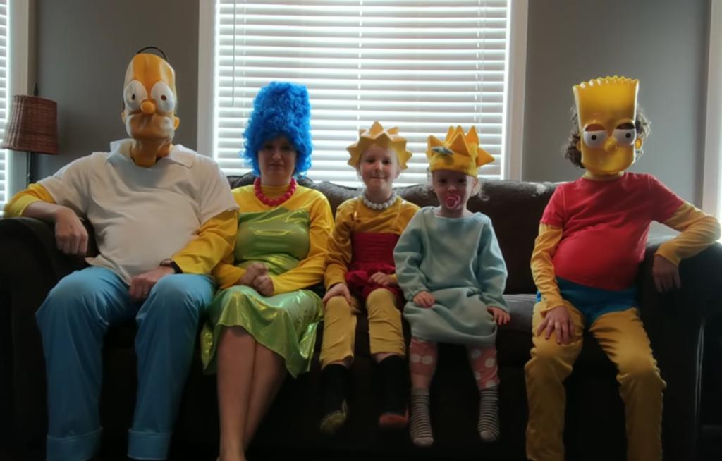 Familia recrea el intro de Los Simpson estando en casa