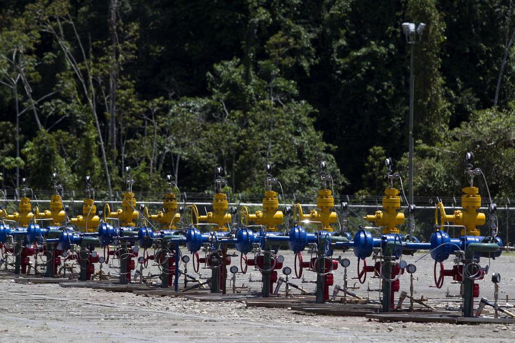Suspende Ecuador venta de petróleo tras ruptura de oleoductos