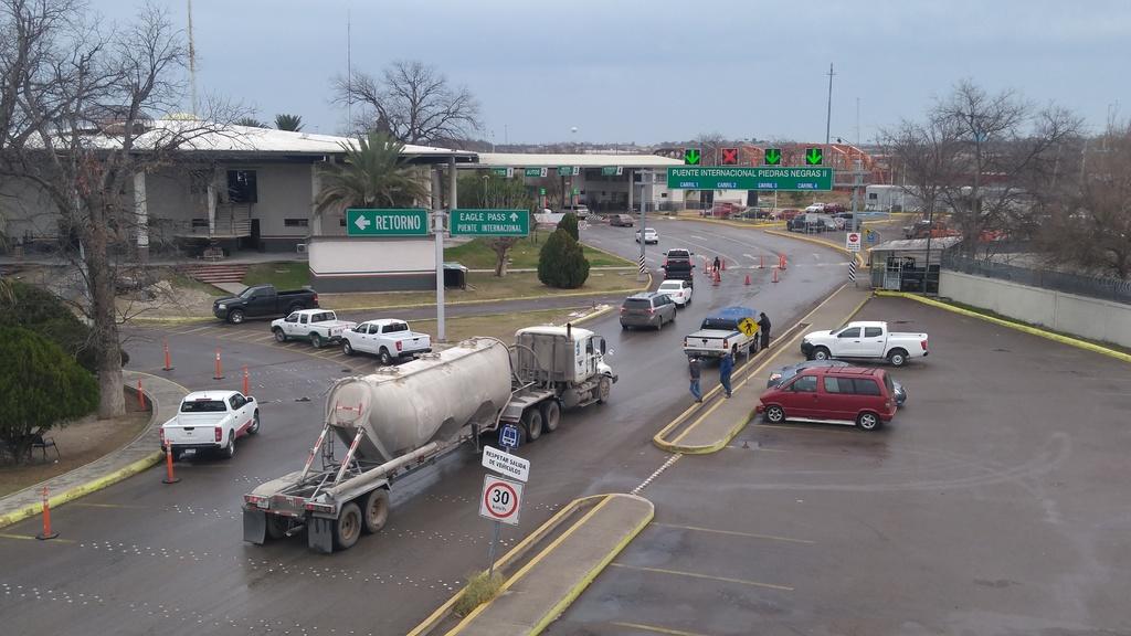 Tráfico fronterizo baja 70% ante campaña y retenes sanitarios