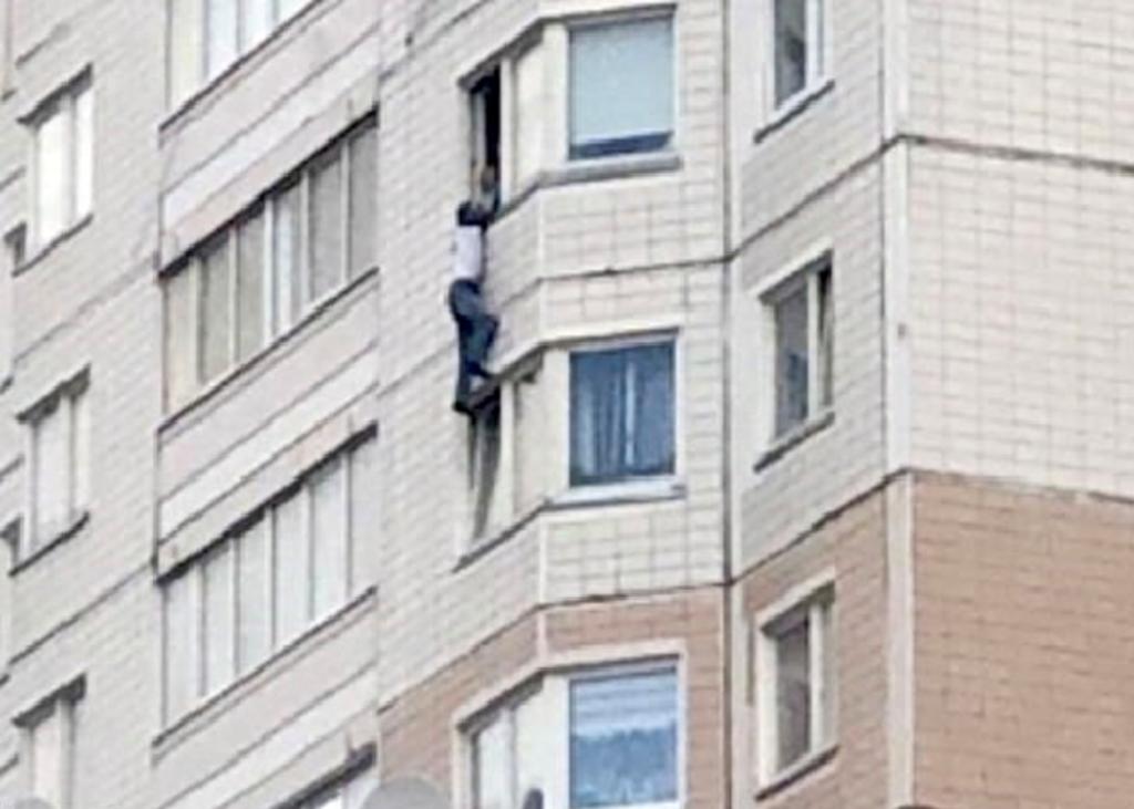 Hombre resbala desde su ventana por intentar tomarse una selfie